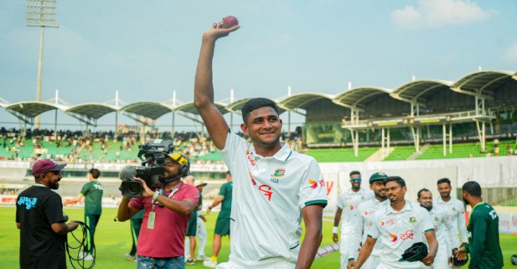 Bangladesh take 46-run lead after dismantling Pakistan for 232