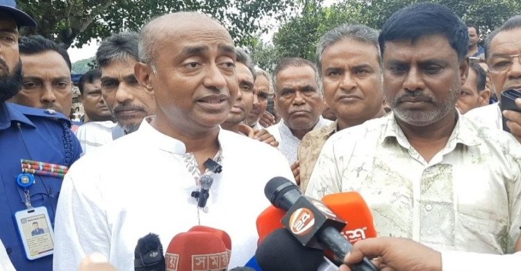 Law Minister warns traders of death penalty for hoarding