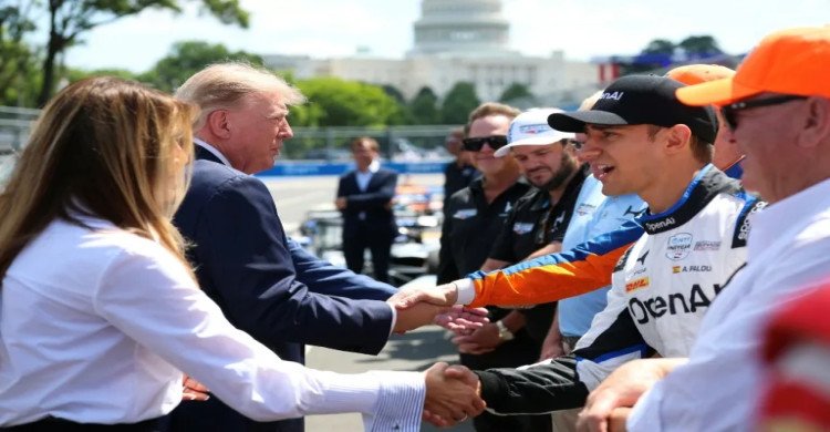 Trump takes starring role at Washington's IndyCar debut
