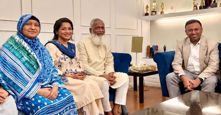 State Minister for Foreign Affairs Visits Actress Azmeri Haque Badhon Following Overseas Attack