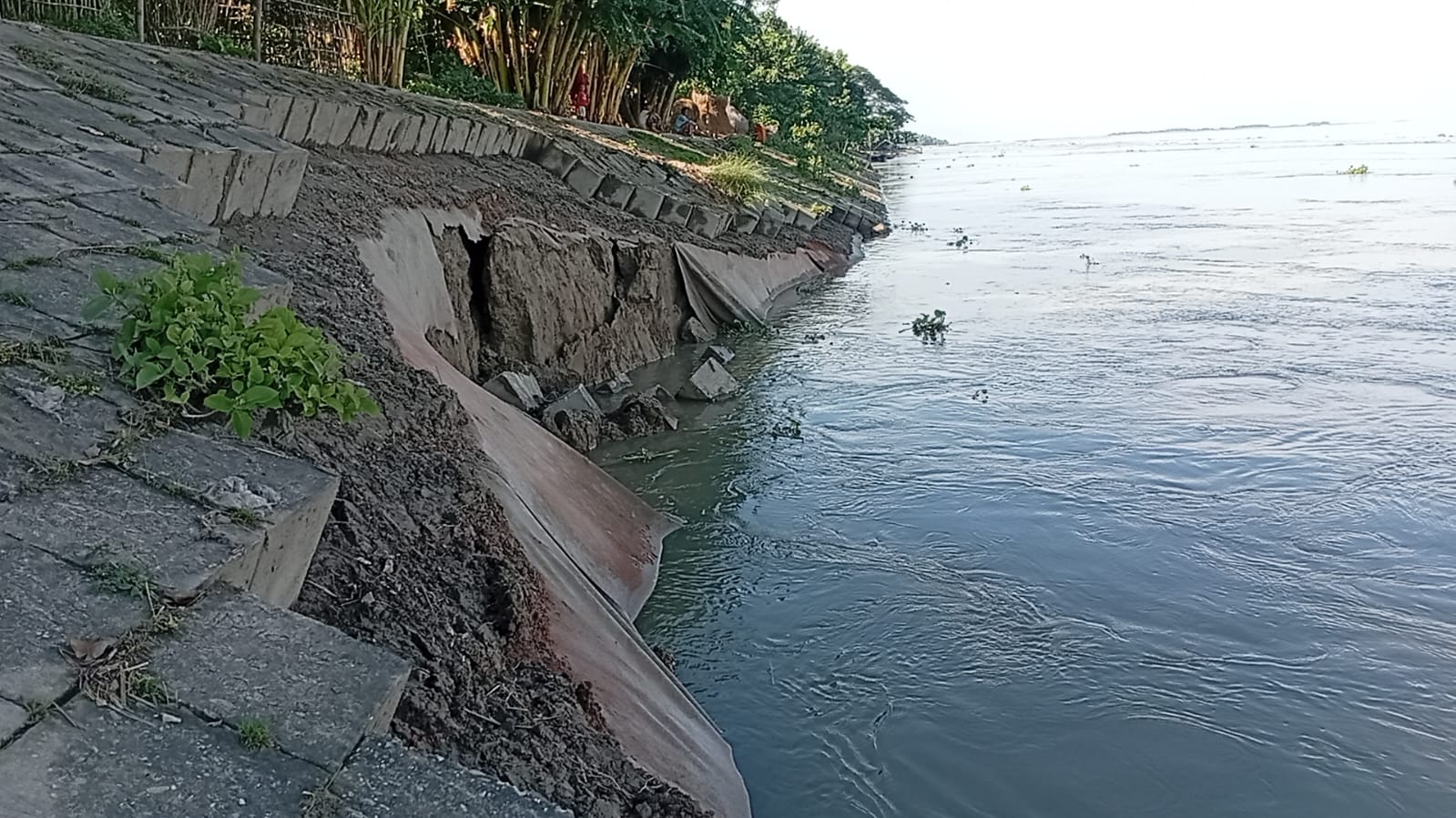 Collapse in Brahmaputra Right Bank Protection Dam in Chilmari Threatens People of Several Villages