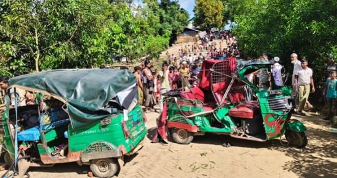One Dead and Eight Injured in Camp CNG Collision
