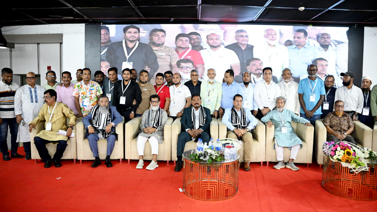 Speaker Urges Keeping Sports Free From Politics