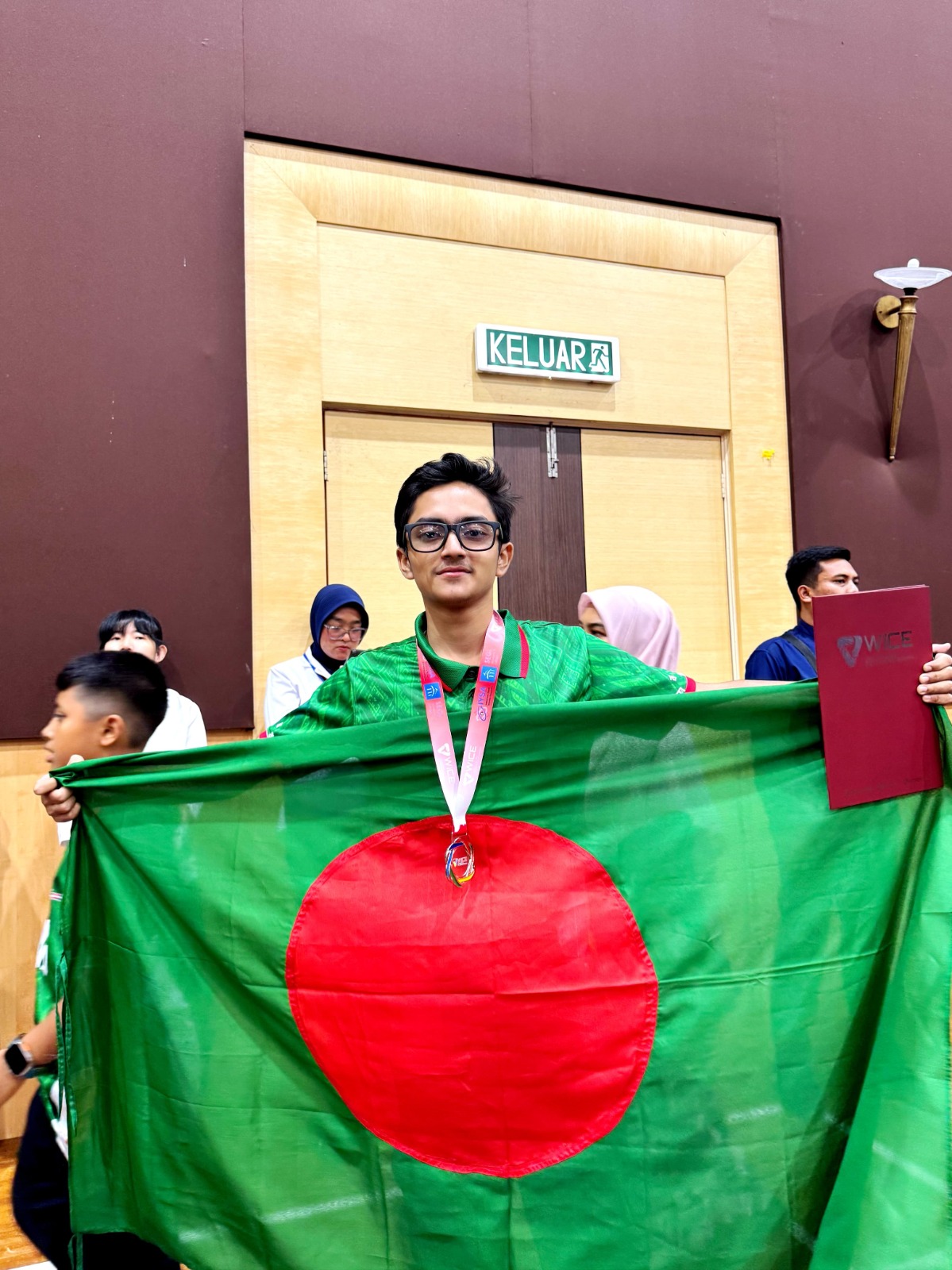Pabna youth Fiha Hossain wins silver medal at international innovation competition in Malaysia