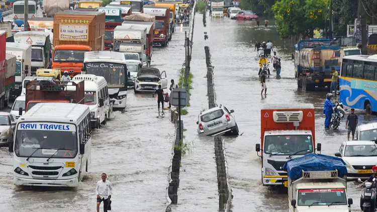 Heavy Downpours Claim 18 Lives in Uttar Pradesh; Flood Disruption Spreads Across 4 Indian States