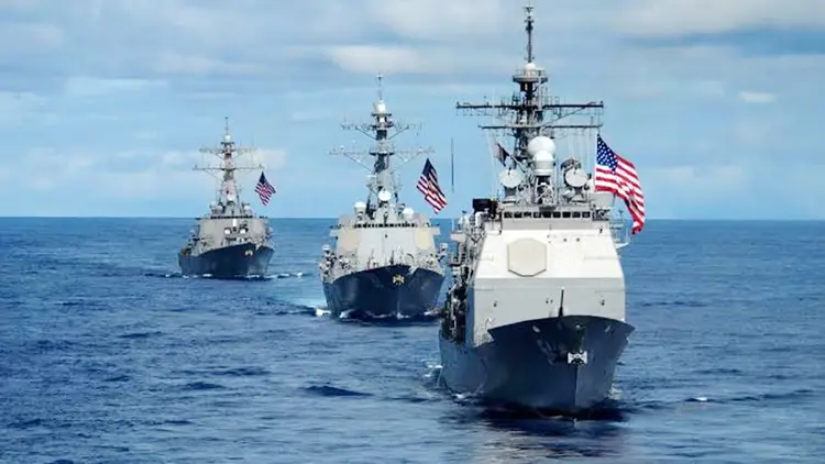 Iranian Armed Forces Claim US Warships Retreat 500 Kilometers From Strait of Hormuz