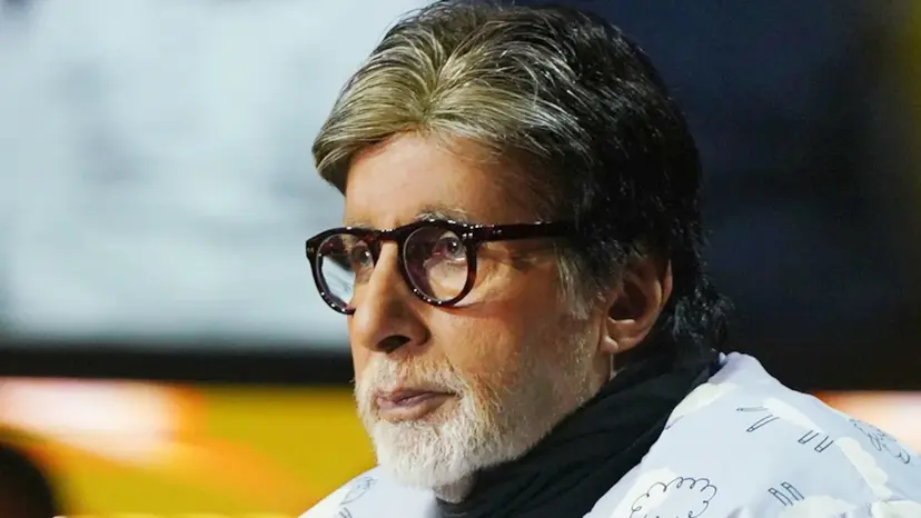 Amitabh Bachchan Suffers Knee Injury on 'KBC 18' Set, Assures Fans After Seated Monologue