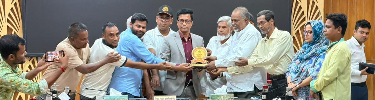 Pirojpur DC Abu Sayeed Honored by Social Anti-Drug Initiative Upon Departure