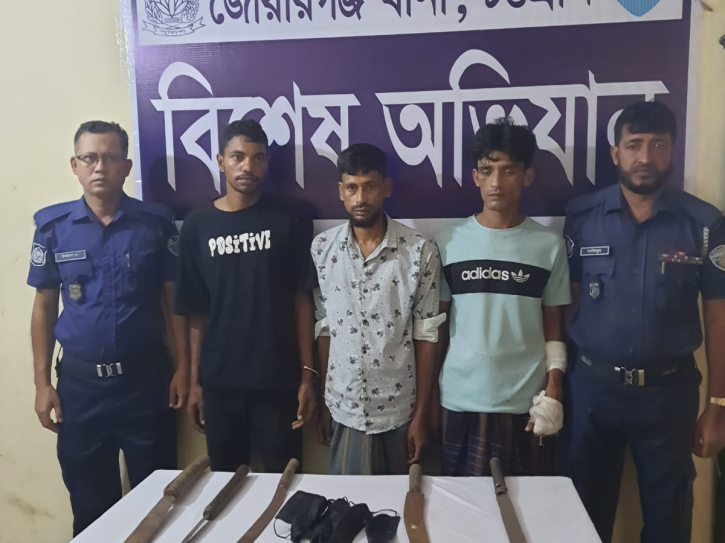 Police Arrest 3 Inter-District Robbers with Local Weapons in Chittagong Highway Raid