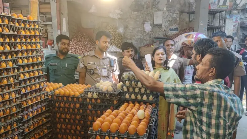 DSCC Conducts Simultaneous Mobile Court Raids on Egg Prices and Footpath Evictions, Fines BDT 15,000