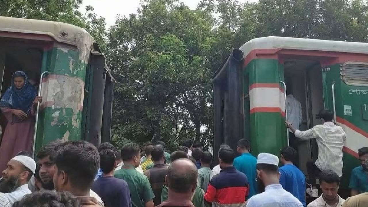 Two coaches detach from moving Teesta Express in Gafargaon