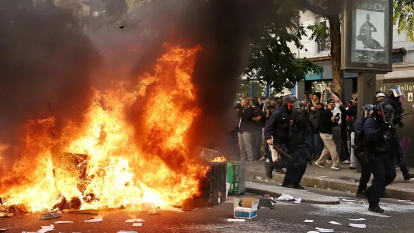 France Suspends Use of Police Stan Grenades After Student Loses Hand in High School Protests