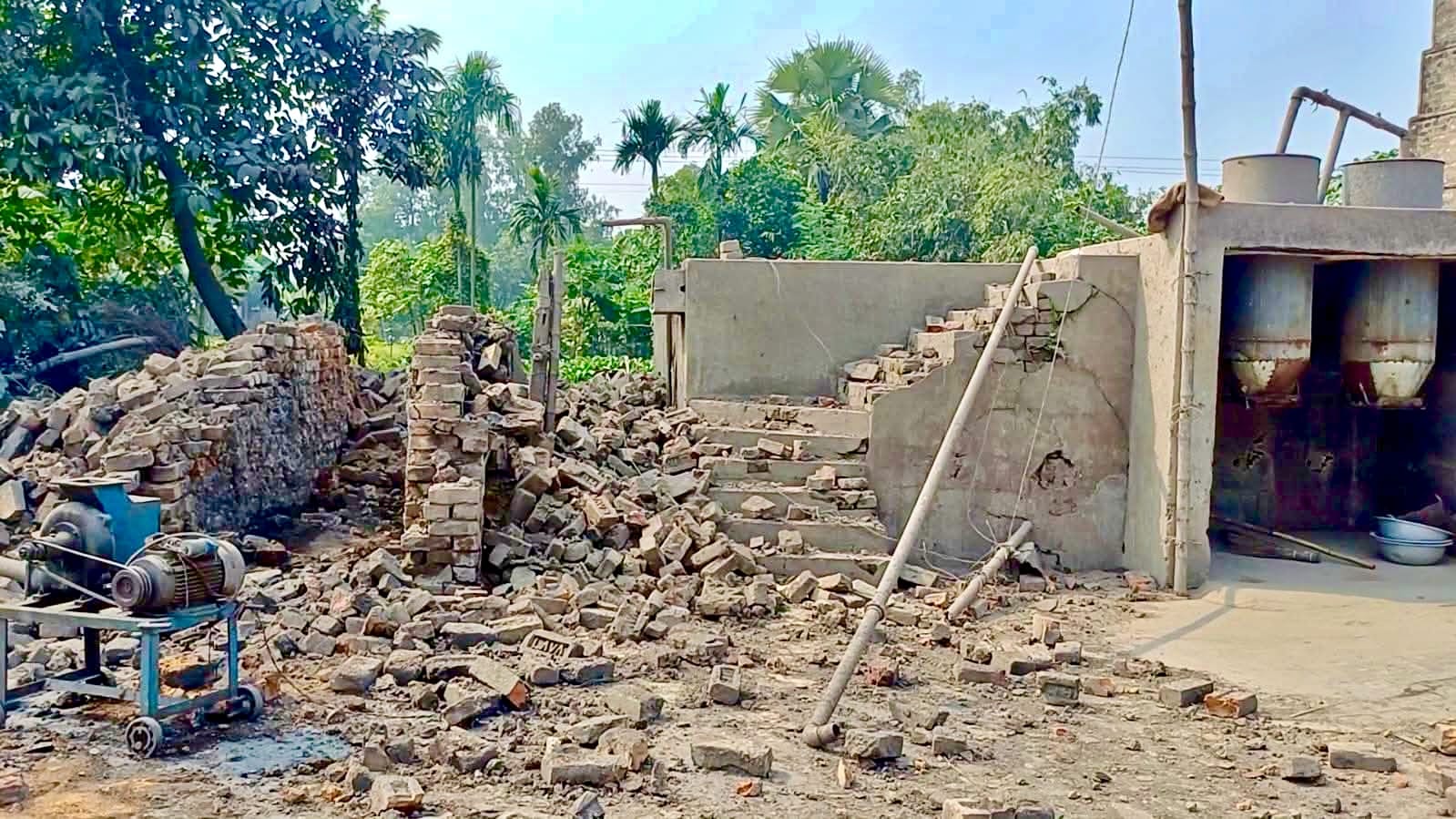Boiler Explosion at Rice Mill Kills Worker, Injures 5 Others in Naogaon