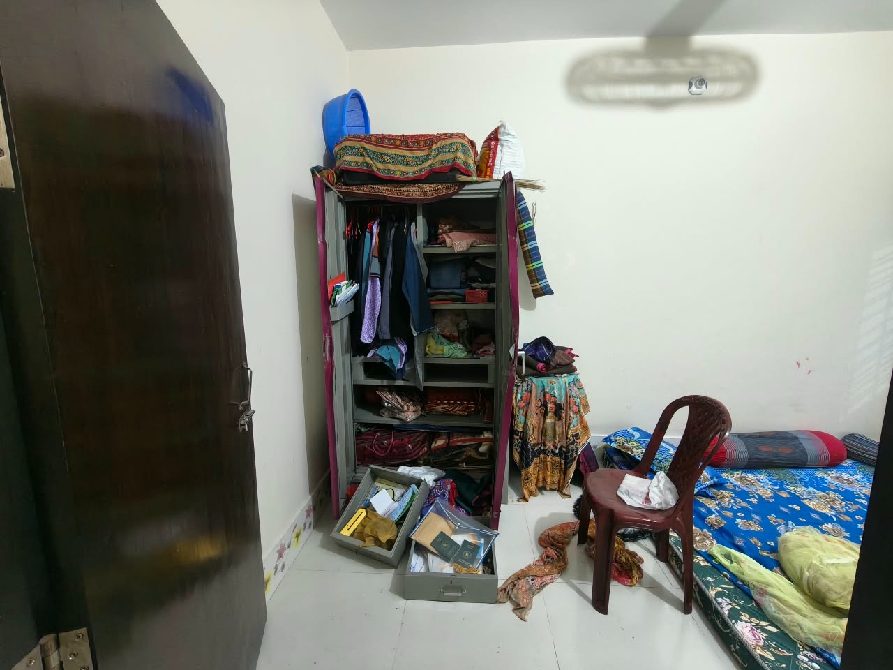 Cash and gold valuables stolen from vacant house during funeral