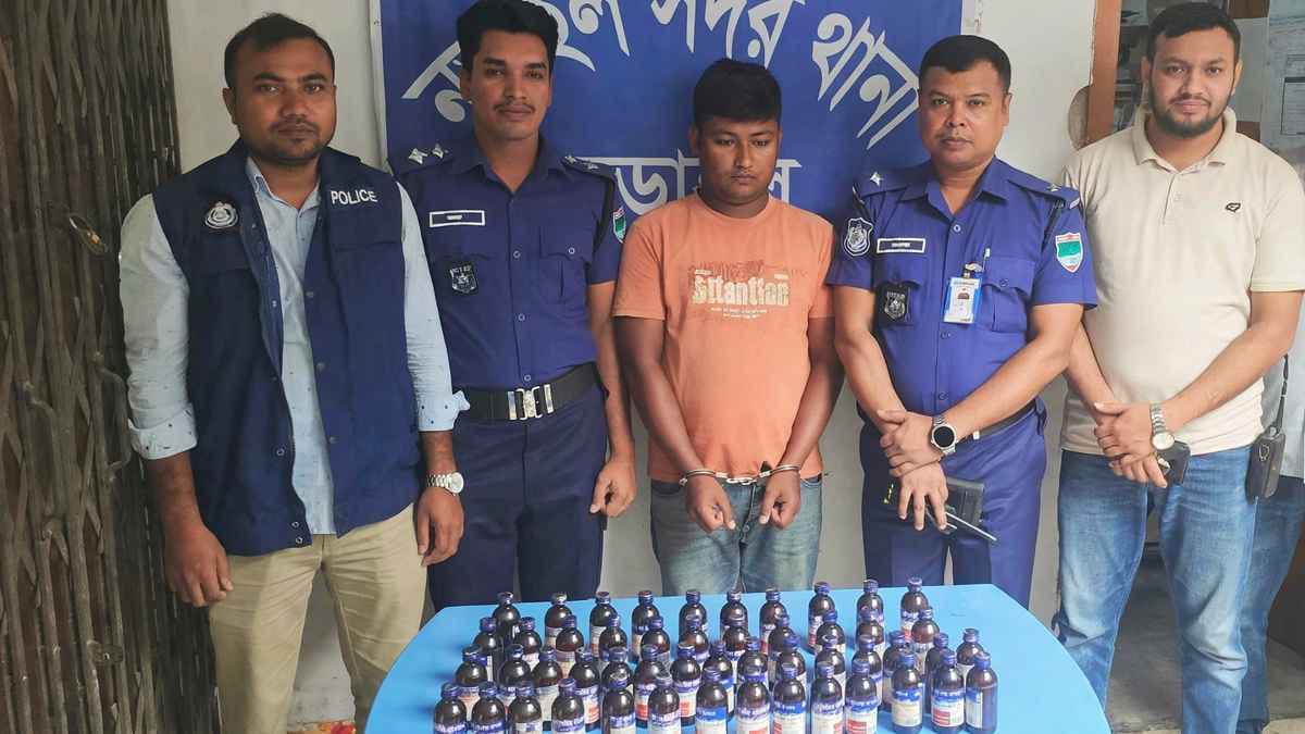 Private Car and 50 Bottles of Escuf Seized in Narail Sadar Police Drive; One Arrested
