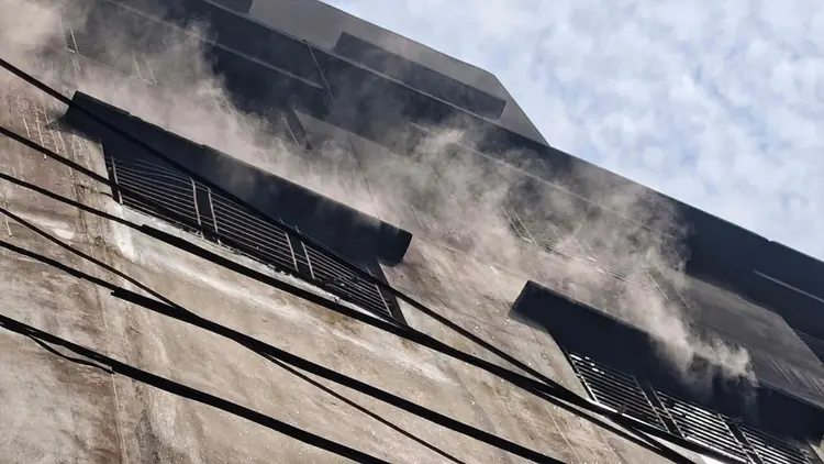 Chawkbazar Fire: Smoke Continues to Billow 21 Hours Later at Mansur Khan Plaza