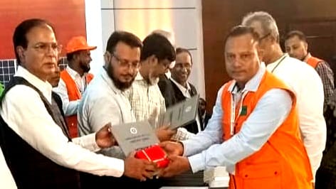 Ivan Matubbar receives Presidential Award as best CPP volunteer in Kalapara