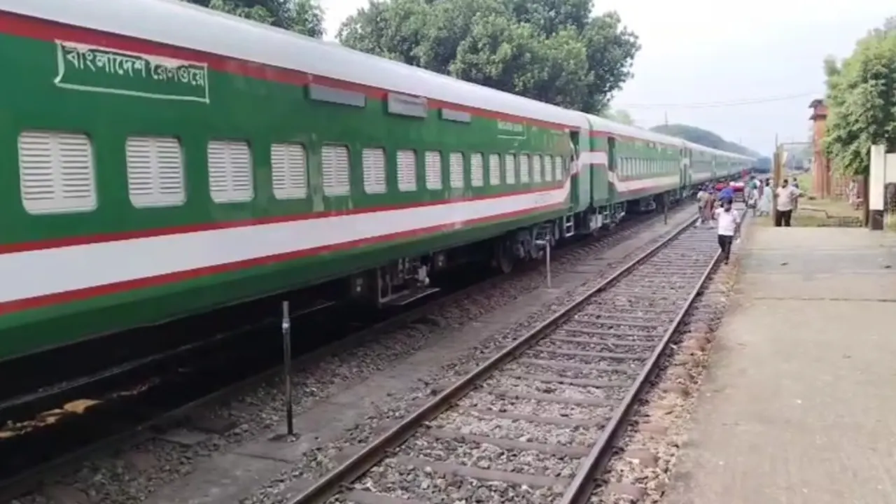 First Consignment of 18 Broad-Gauge Indian Railway Coaches Arrives via Darsana Border