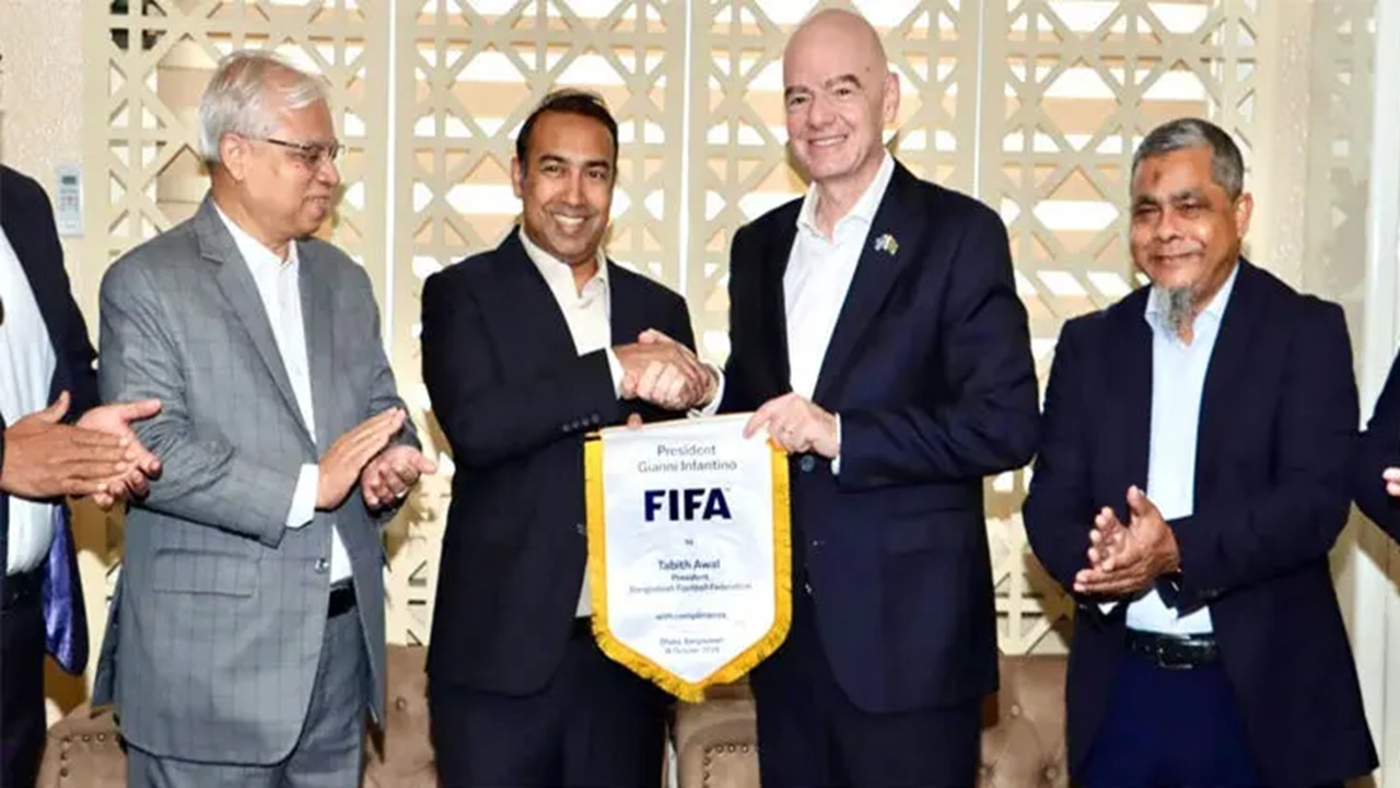 FIFA President Gianni Infantino Arrives in Dhaka for Brief Transit En Route to Bhutan