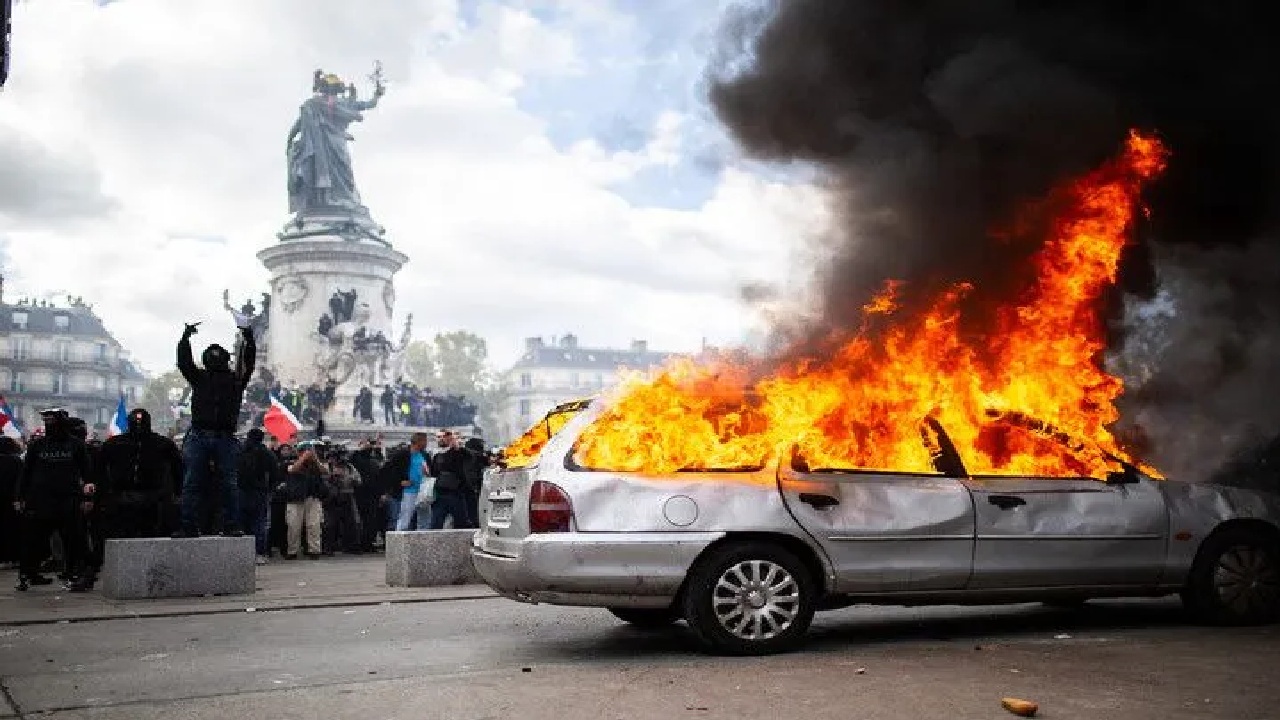 Over 1,800 Arrested in France as 'Yellow Vest' Cost-of-Living Protests Explode into Nationwide Violence