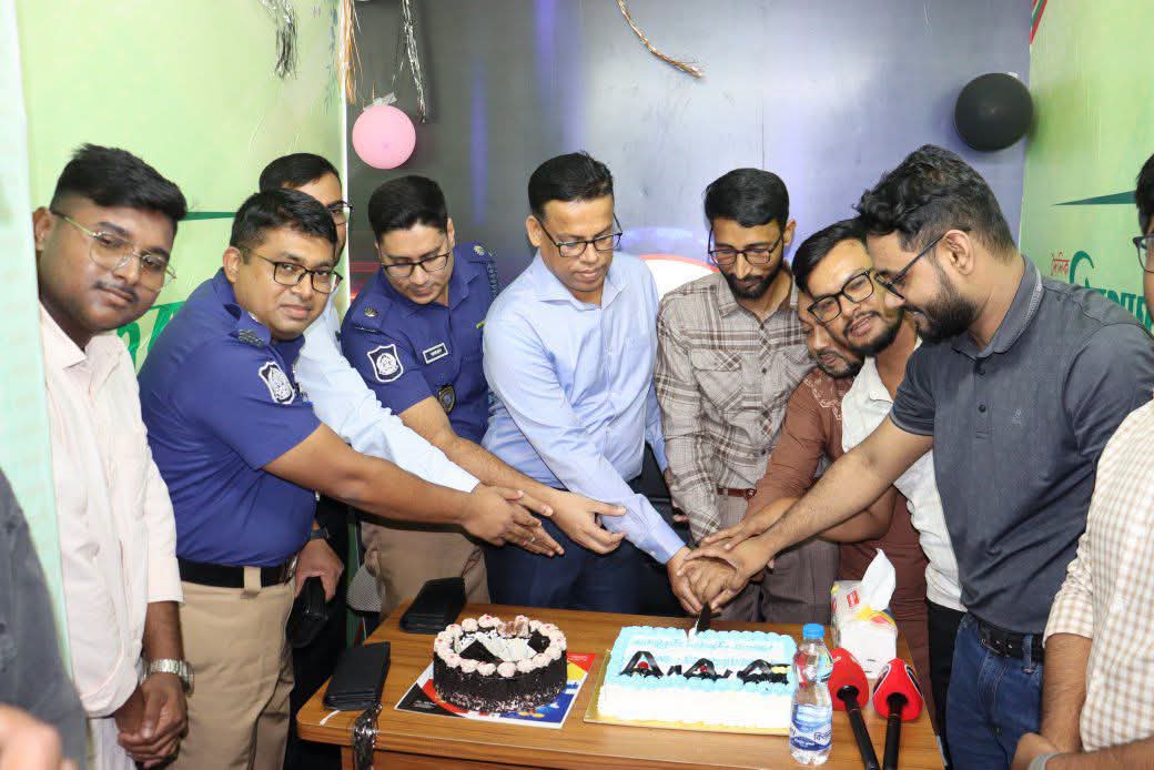 1st Anniversary of Dainik Munshiganjer Barta Celebrated Through Floral Greetings Exchange