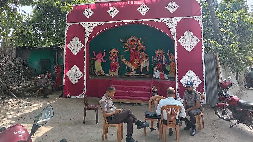 BGB deployed in Rangpur as temporary temple land dispute halts Durga idol immersion