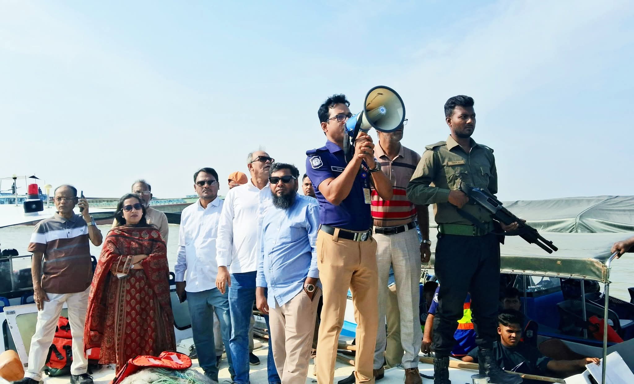 8 Fishermen Sentenced to Prison, 50,000 Meters of Net Seized for Mother Hilsa Poaching in Louhajang
