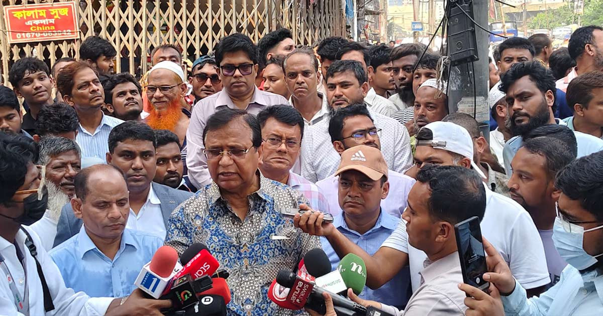 No Hawkers Allowed on Gulistan-Sadarghat Road: DSCC Administrator Declares Zero-Tolerance Eviction Drive