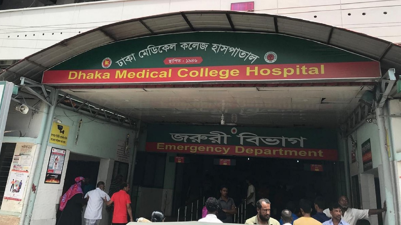 Private Ambulance Owners Suspend Strike for 7 Days Over DMCH Parking Demands