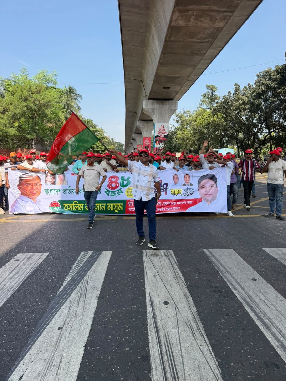 Jubo Dal Leaders Pay Tribute at Ziaur Rahman and Khaleda Zia’s Graves on Party’s 48th Founding Anniversary