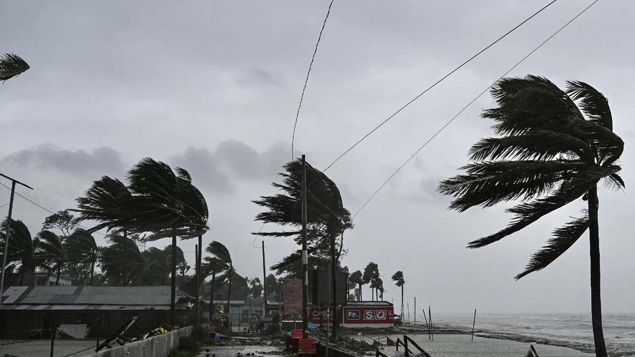 Squally Winds Up to 60 km/h Expected Across 8 Regions; Signal 1 Issued for Inland Ports
