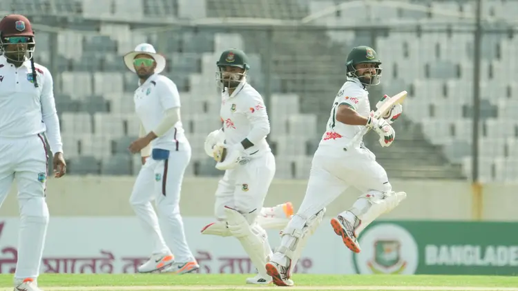 Bangladesh Bundled Out for 272 After Liton's 'Unconventional' Batting Tactics and Late Collapse