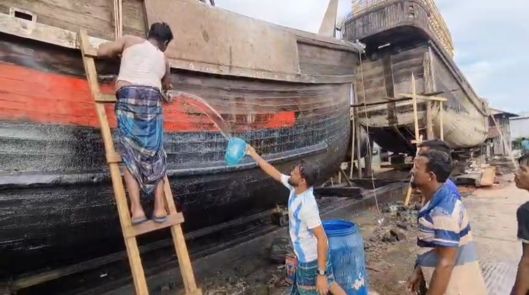 22-Day Fishing Ban Concludes at Midnight; Fishermen Finalize Preparations