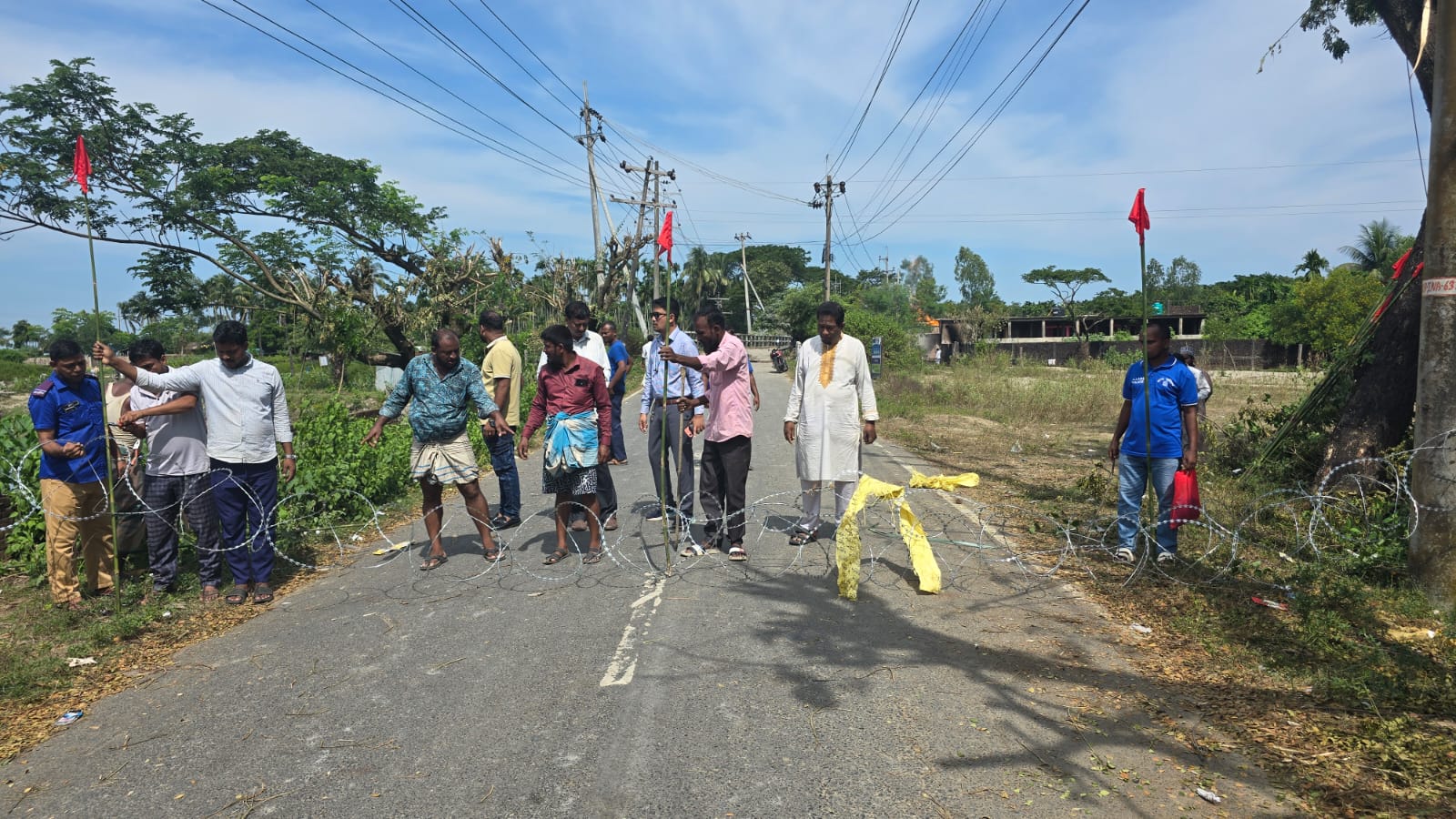 Gas Fire in Inani Remains Uncontrolled After 60 Hours; Barbed-Wire Fence Installed Around 200-Metre Zone