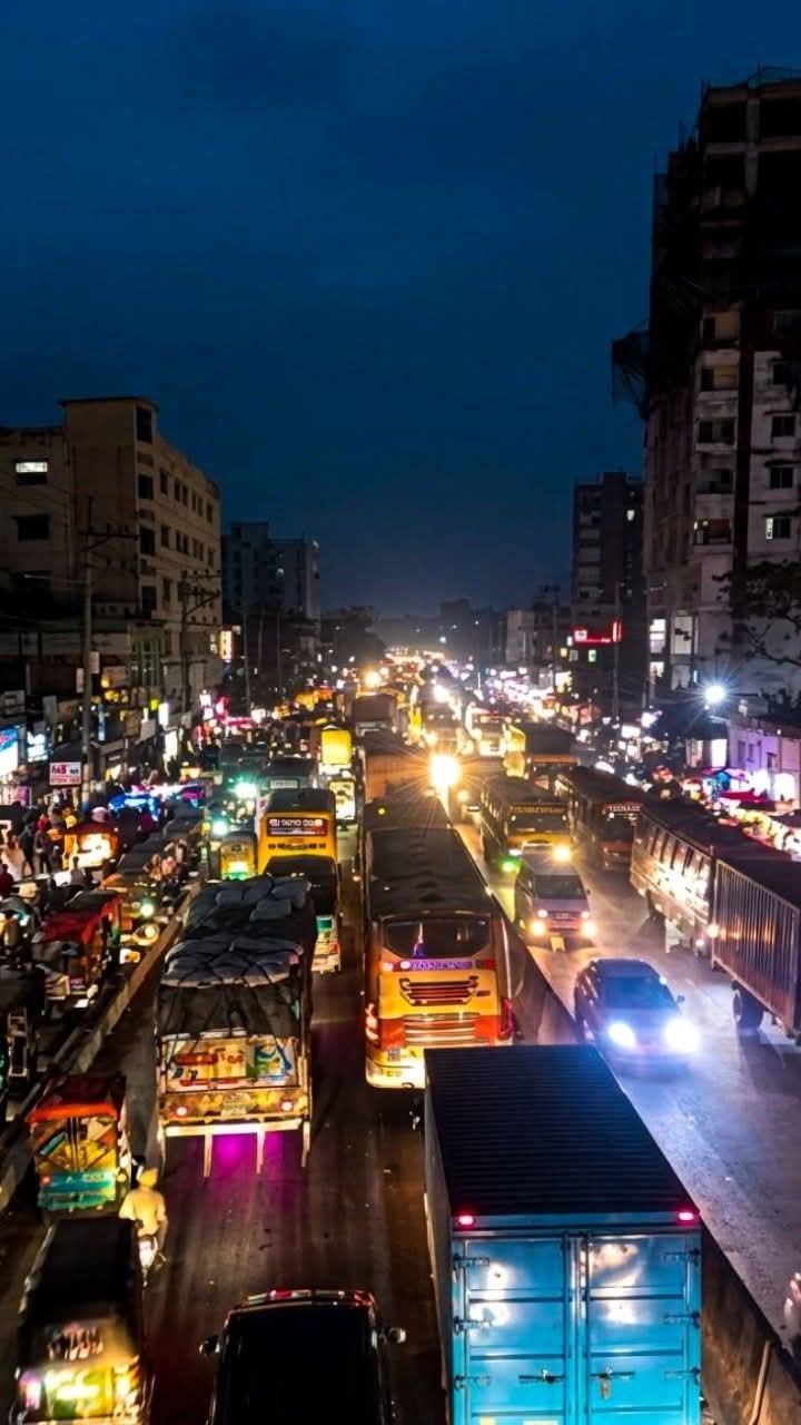 Traffic Normalizes After 6 Hours Following Workers' Blockade on Kaliakair Highway